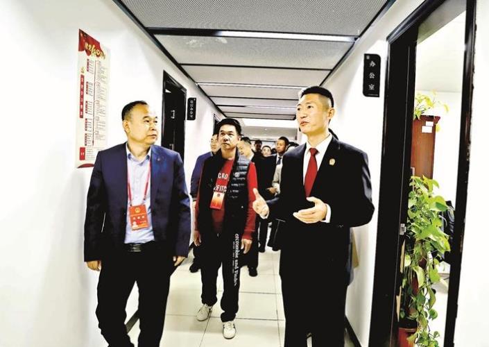 董事長參政議政，人大代表以身作則！